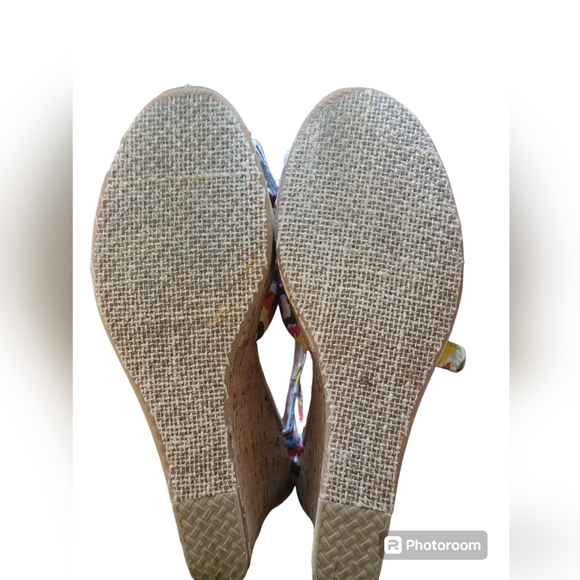 Tom's Wedges,Size 8.5 - Picture 4 of 4
